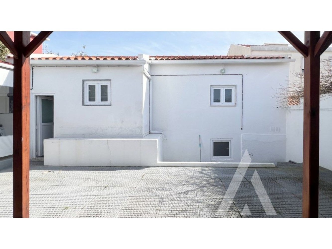 9 bedrooms House in Lisbon, Portugal No. 135064