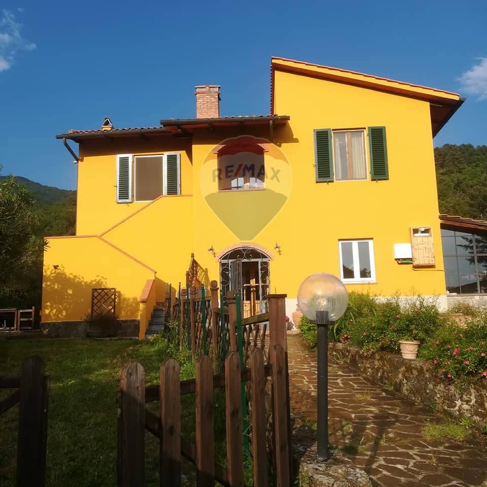 5 rooms Apartment in Reggello, Italy No. 37723