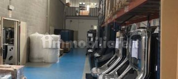 Entrepôt à Monza, Italy 3300m² No. 215673 4