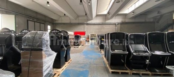 Entrepôt à Monza, Italy 3300m² No. 215673 11
