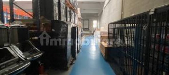 Entrepôt à Monza, Italy 3300m² No. 215673 10