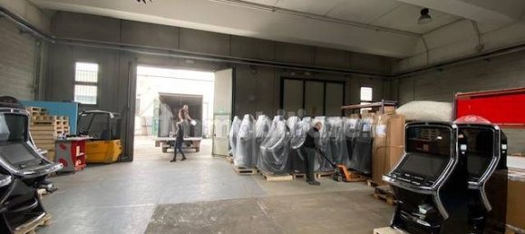 Entrepôt à Monza, Italy 3300m² No. 215673 2