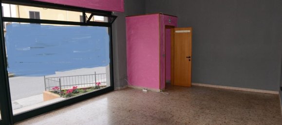 114m² Warehouse in Lucca, Italy No. 62737 4