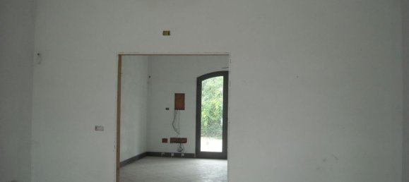 114m² Warehouse in Lucca, Italy No. 62737 7