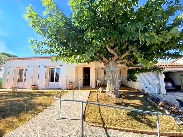 Casa de 4 dormitorios en Mauguio, France No. 345393