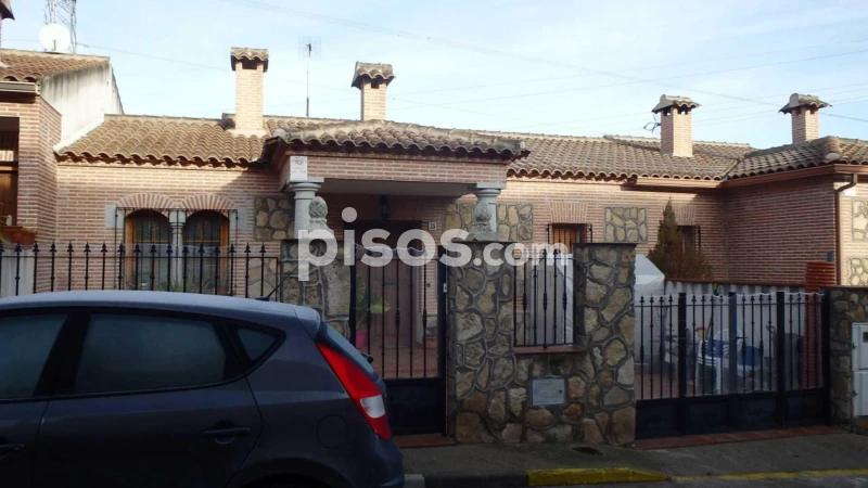 Adosado de 4 dormitorios en Cazalegas, Spain No. 202546