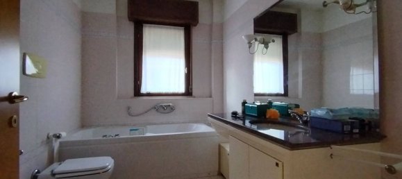 Apartamento de 4 dormitorios en Pesaro, Italy No. 329921 8