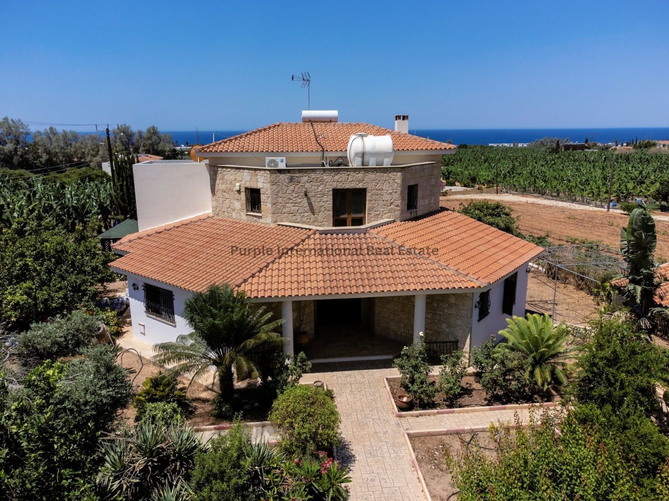 Вилла с 3 спальнями в Си Кейвз, Кипр № 969