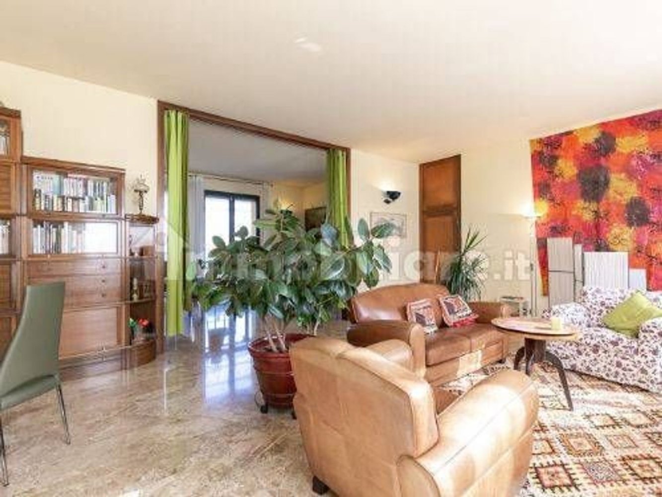 5 rooms Apartment in Milan, Italy No. 244218