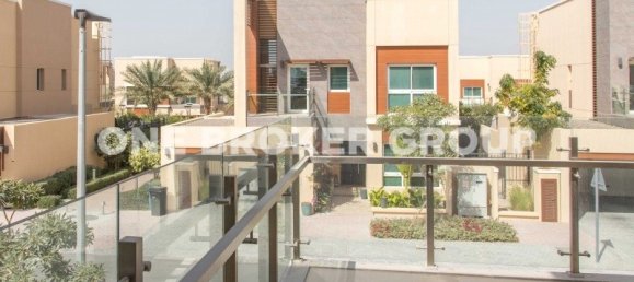 3 bedrooms Villa in Al Barsha, UAE No. 1561 2