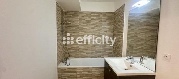 2 bedrooms Apartment in Bondy, France No. 360055 8