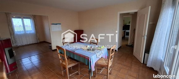 2 bedrooms House in Laon, France No. 49823 2