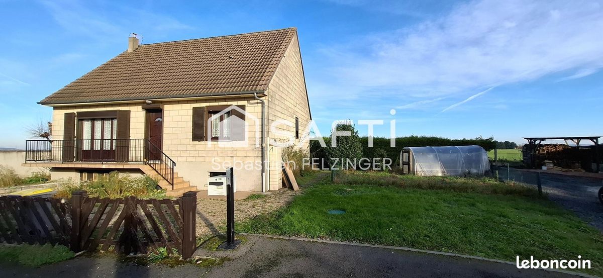 2 bedrooms House in Laon, France No. 49823