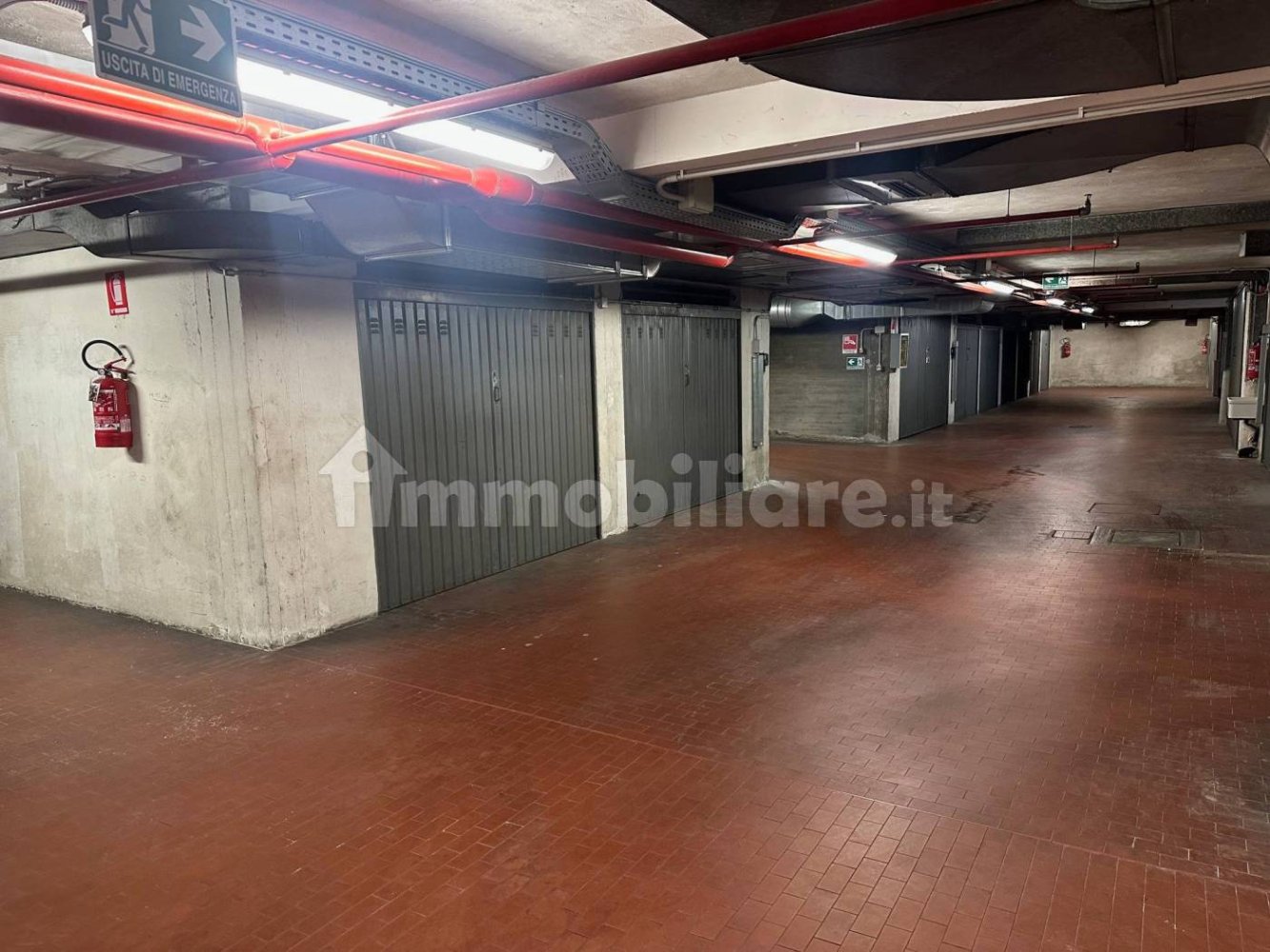 15m² Garage in Bologna, Italy No. 27988