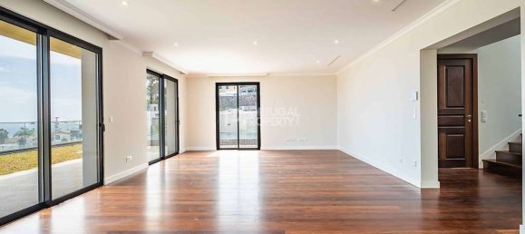 3 bedrooms Villa in Funchal, Portugal No. 94326 9