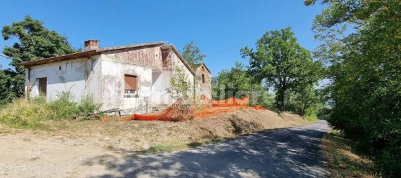 3 bedrooms House in Alta Val Tidone, Italy No. 69494 24