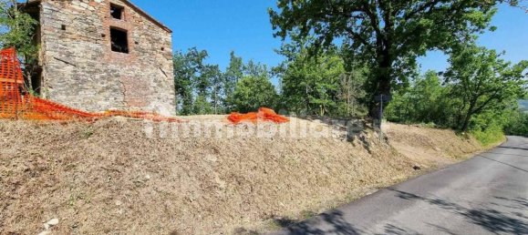 3 bedrooms House in Alta Val Tidone, Italy No. 69494 2