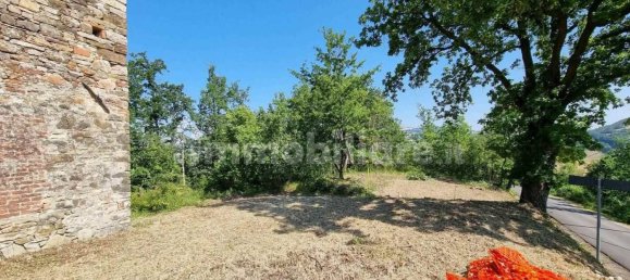 3 bedrooms House in Alta Val Tidone, Italy No. 69494 10