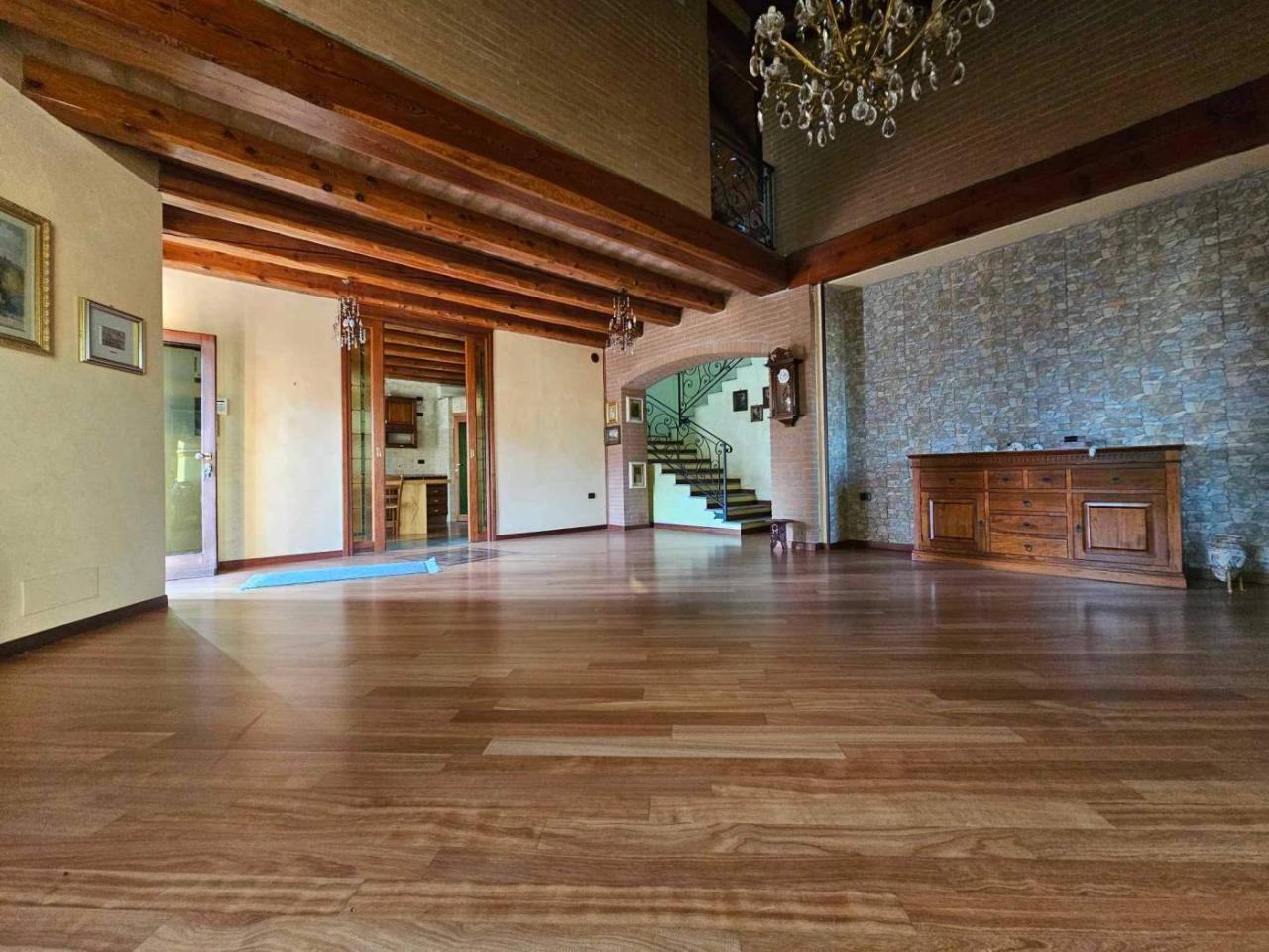 Вилла с 8 комнатами в Кавур, Италия № 41226