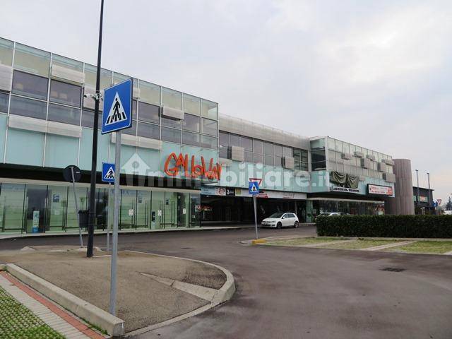 Propiedad comercial de 2 habitaciónes en Parma, Italy No. 65411