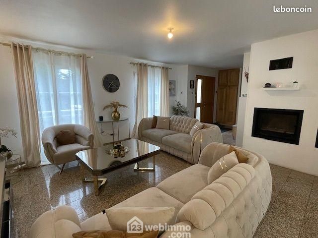 Casa de 3 dormitorios en Noyon, France No. 276815