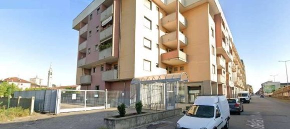 2 bedrooms Apartment in Novara, Italy No. 261993 2