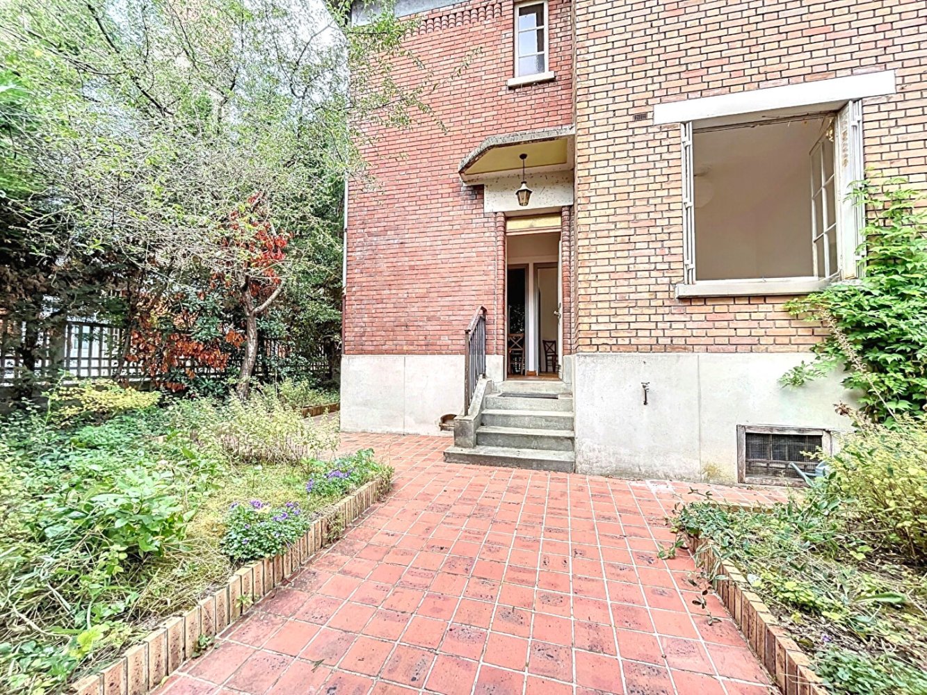 4 rooms House in Suresnes, France No. 364046