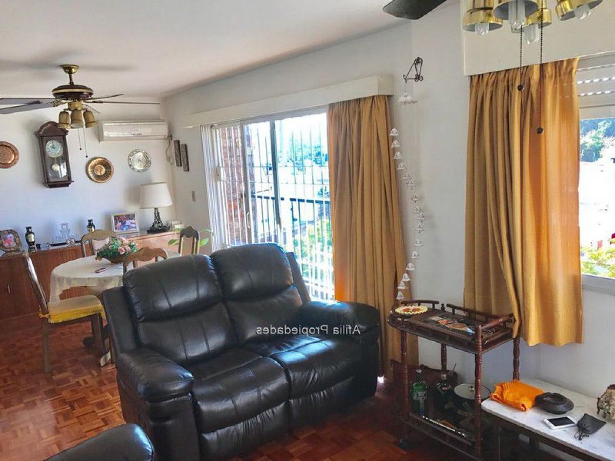 Apartamento de 3 dormitorios en Montevideo, Uruguay No. 11127