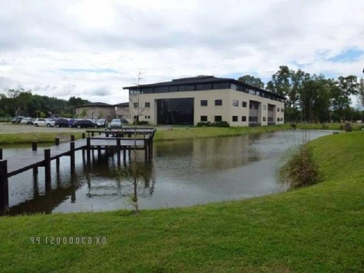 34m² Office in Tigre, Argentina No. 24832