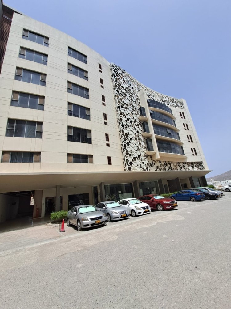 2 bedrooms Apartment in Ruwi, Oman No. 1129