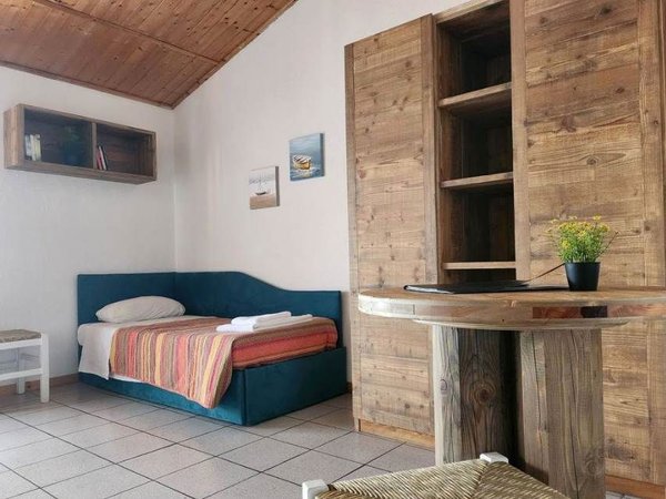  عقار تجاري في Toscolano Maderno, Italy 800متر مربع رقم 77343