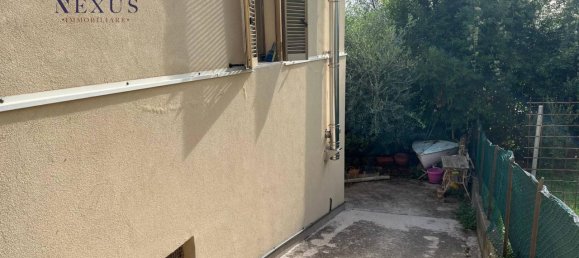 Дом с 5 комнатами в Сан Костанцо, Италия № 133669 2