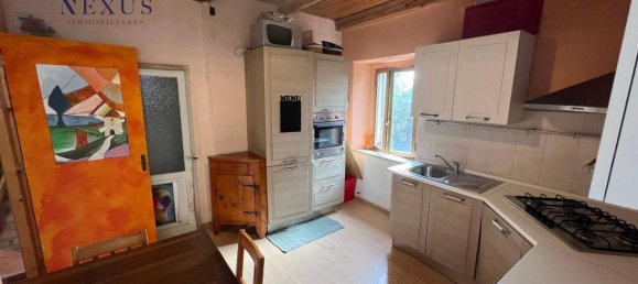 Дом с 5 комнатами в Сан Костанцо, Италия № 133669 8