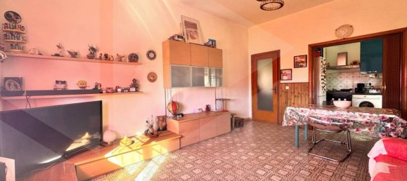 6 rooms House in Ponsacco, Italy No. 181595 2
