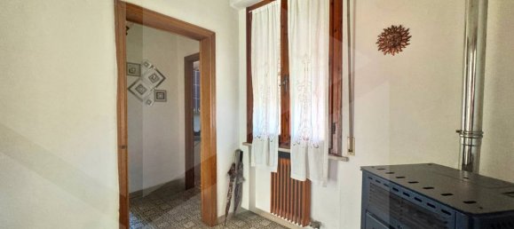 6 rooms House in Ponsacco, Italy No. 181595 8