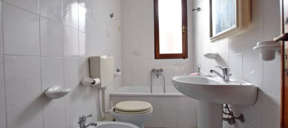 Дом с 9 комнатами в Рокка Чилье, Италия № 37799 19