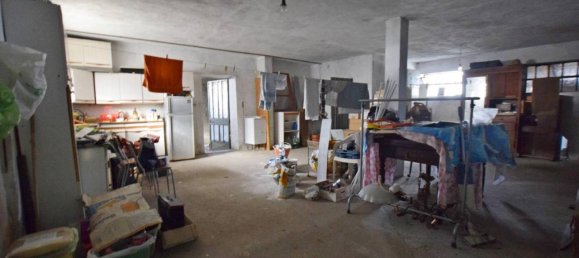 Дом с 9 комнатами в Рокка Чилье, Италия № 37799 40