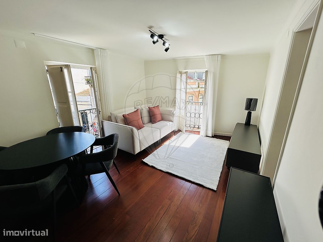 2 bedrooms Apartment in Lisbon, Portugal No. 12869