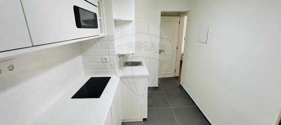 2 bedrooms Apartment in Lisbon, Portugal No. 12869 5