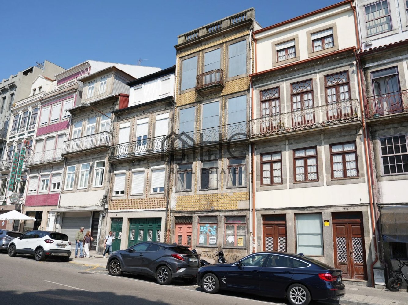 744m² Building in Porto, Portugal No. 285573