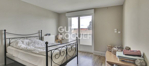 5 bedrooms House in Saint-Romain-de-Jalionas, France No. 206029 6