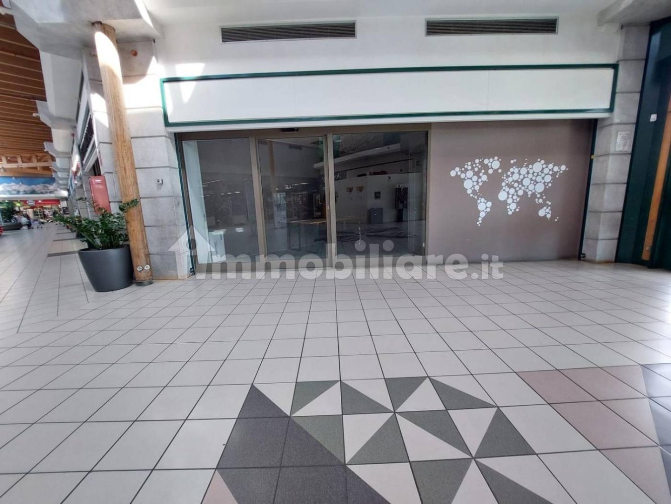 Коммерческая недвижимость 22м² в Болонья, Италия № 317030