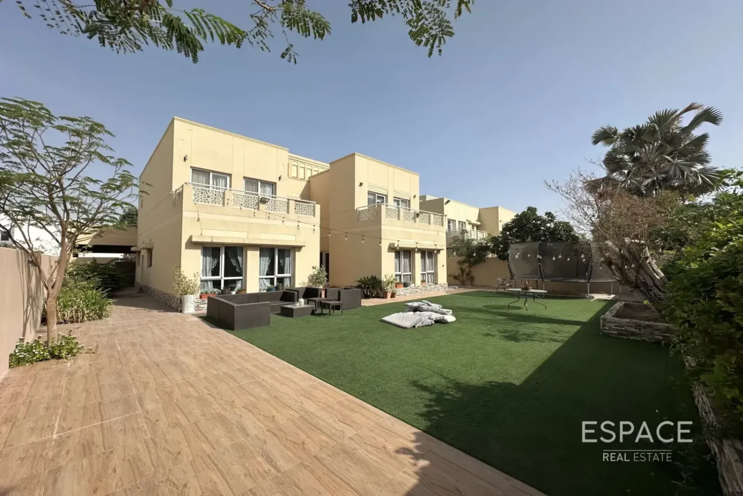 4 bedrooms Villa for sale in Meadows, Dubai, UAE № 209138