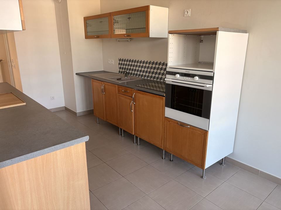 Apartamento de 2 dormitorios en Bourgoin-Jallieu, France No. 290025