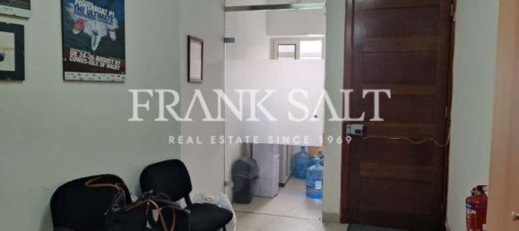 Maisonette de 3 dormitorios en Santa Venera, Malta No. 1494 4