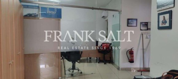 Maisonette de 3 dormitorios en Santa Venera, Malta No. 1494 2