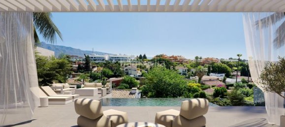 5 bedrooms Villa in Marbella, Spain No. 75109 2