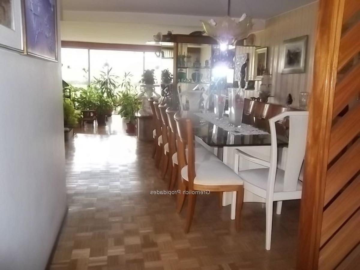 3 bedrooms Apartment in Montevideo, Uruguay No. 10182