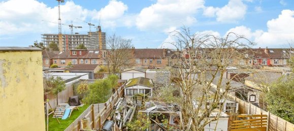 3 bedrooms House in Walthamstow, United Kingdom No. 4002 9