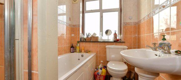 3 bedrooms House in Walthamstow, United Kingdom No. 4002 7